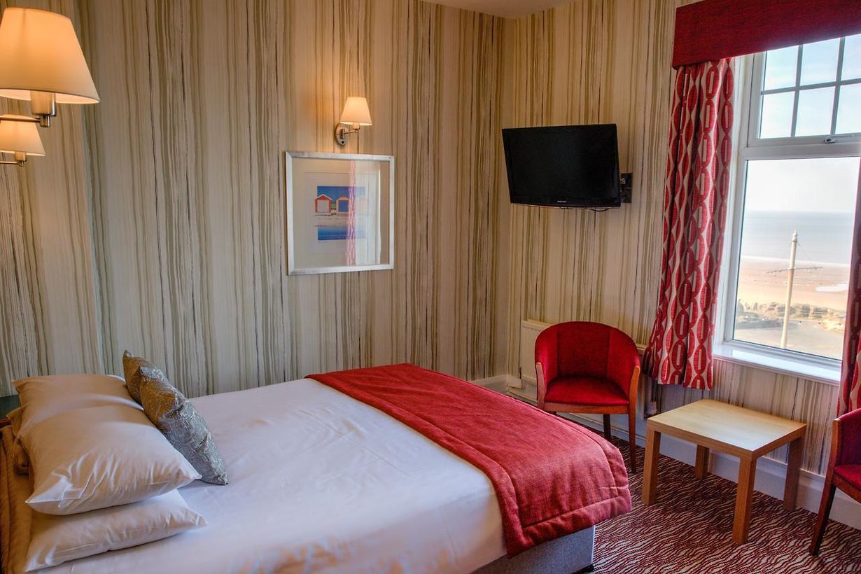 CLIFFS HOTEL BLACKPOOL: LOW RATES, SAVE ON YOUR STAY